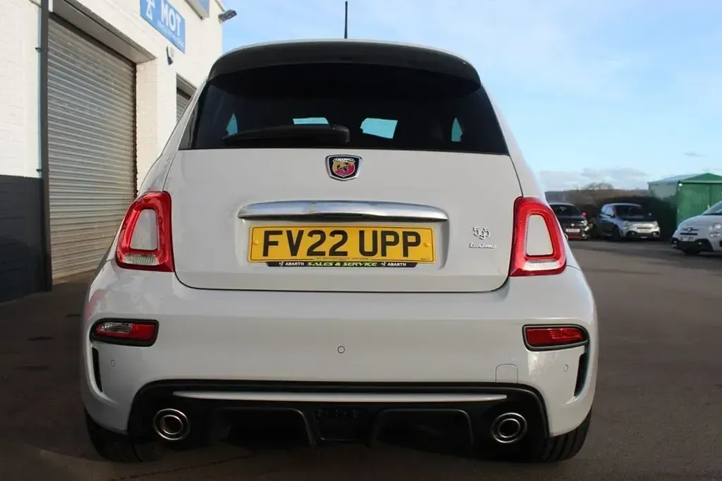 Begagnad Abarth 595 Turismo 165 HK (121 kW) 2022 Grå Halvkombi
