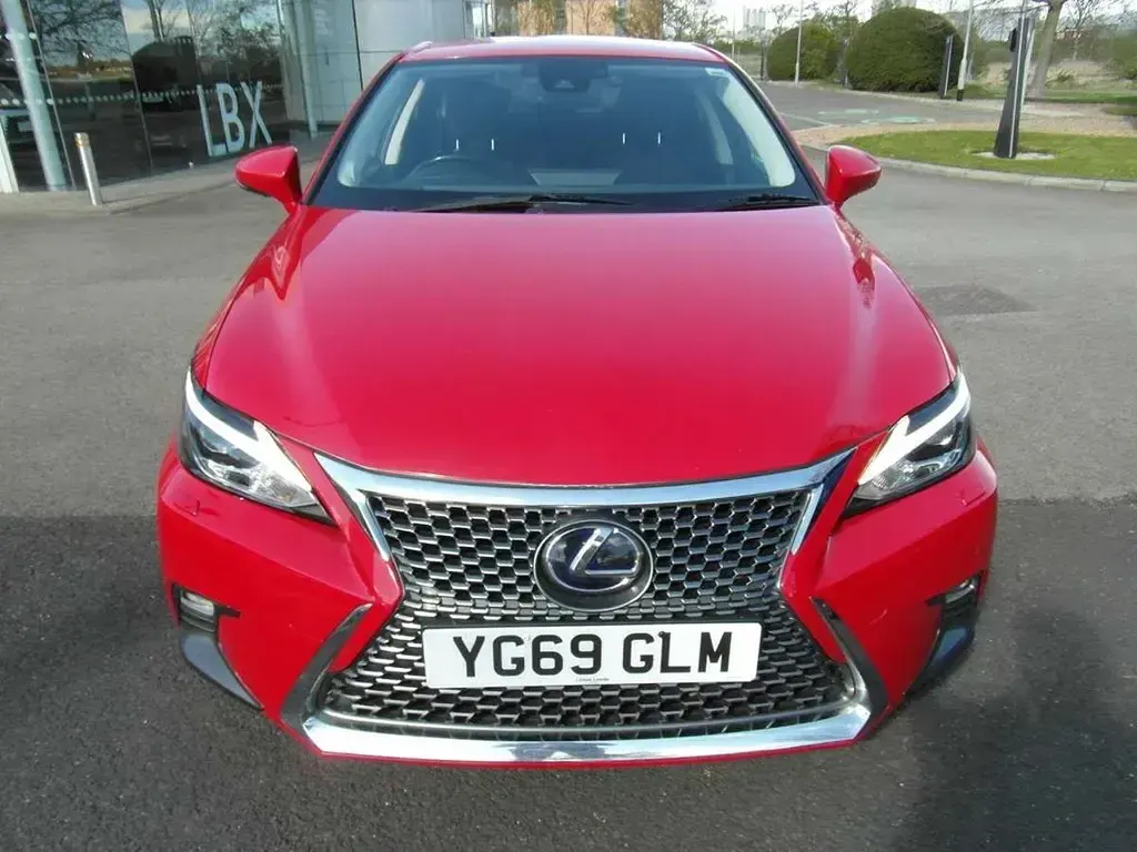 Used Lexus CT200h 134 HP (98 kW) 2020 Red Hatchback
