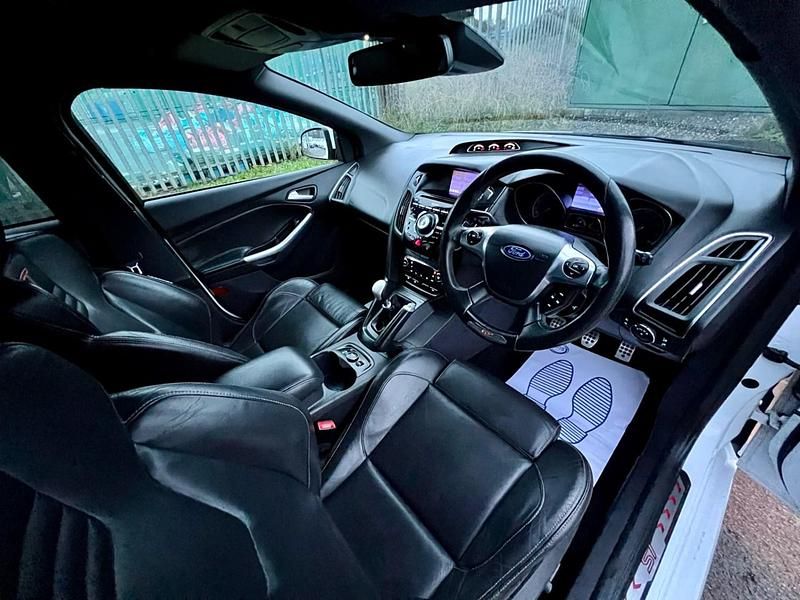 Used Ford Focus ST 2012 White Estate