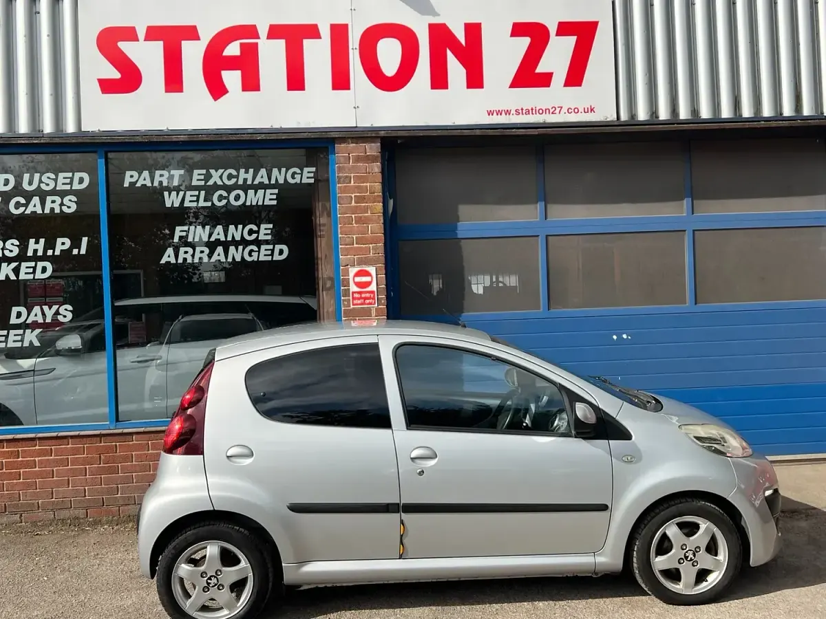 Used Peugeot 107 Allure 68 HP (50 kW) 2013 Silver Hatchback
