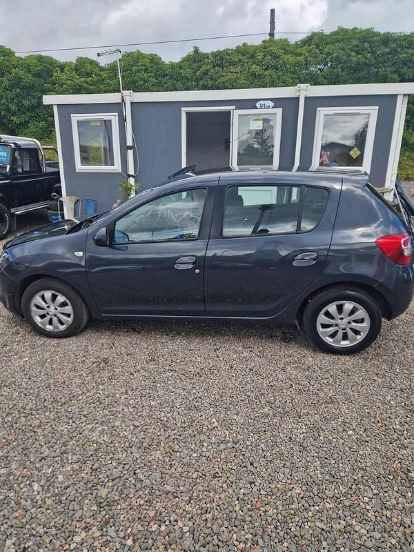 Gebraucht Dacia Sandero 90 PS (66 kW) 2015 Grau Kleinwagen