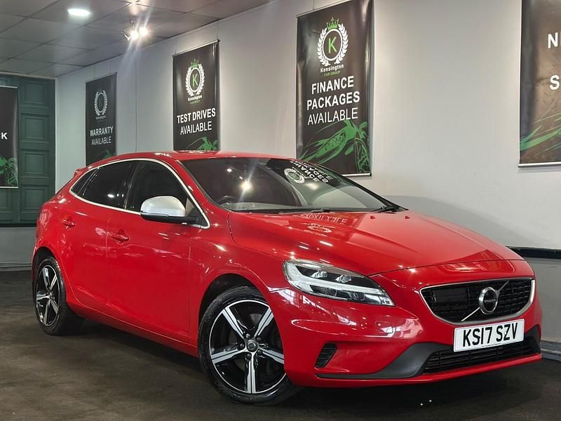 Used Volvo V40 R-Design 190 HP (139 kW) 2017 Red Hatchback