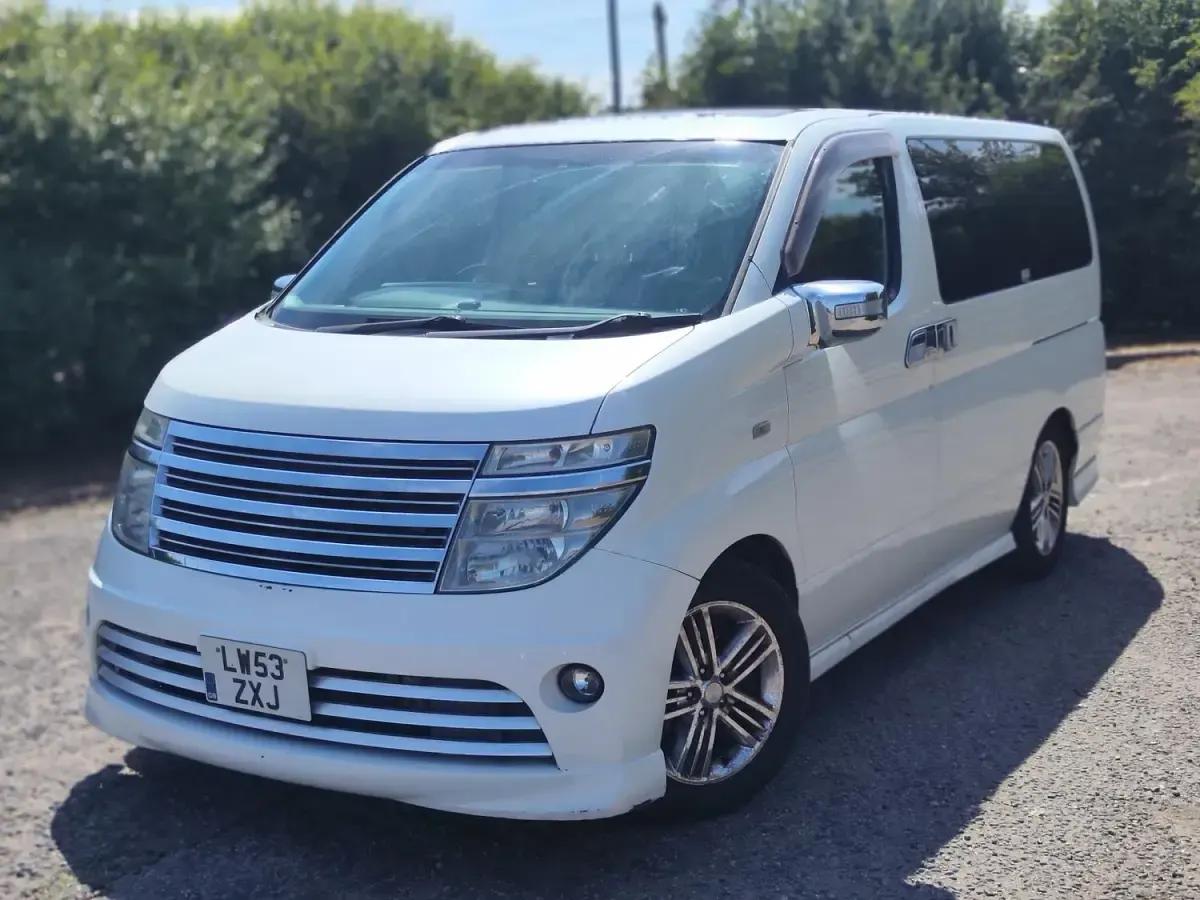 Used Nissan Elgrand S 2018 White MPV