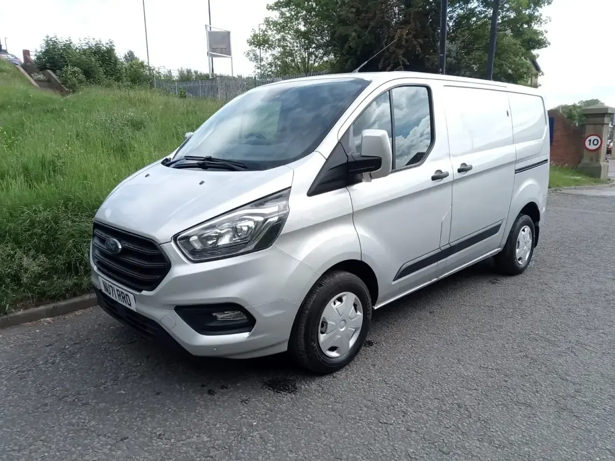 Usado Ford Transit Custom Trend 105 CV (77 kW) 2022 Plateado Van