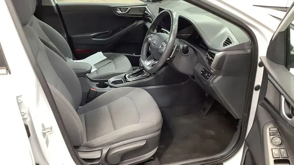 Used Hyundai Ioniq Premium 141 HP (103 kW) 2020 White Hatchback
