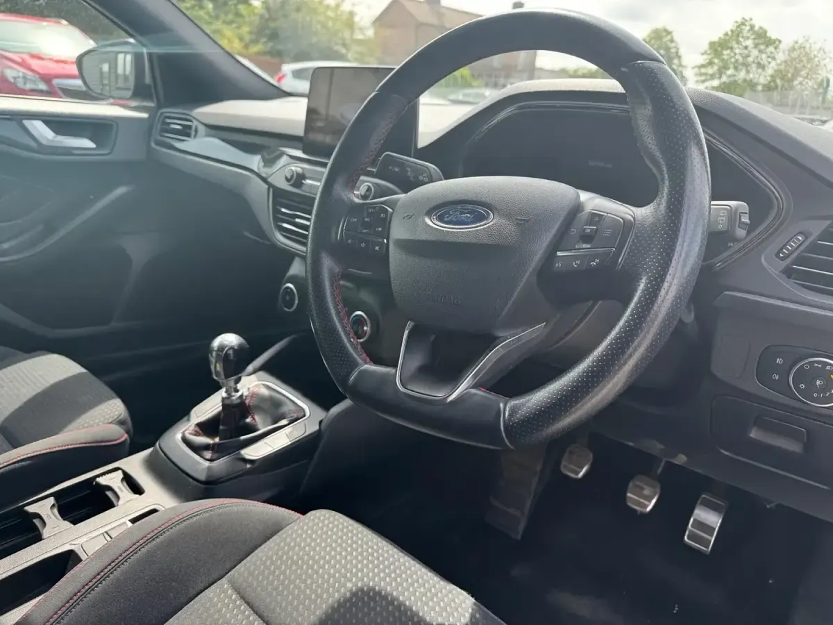 Used Ford Focus ST-Line 125 HP (91 kW) 2019 Silver Hatchback