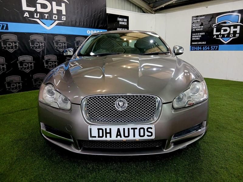 Begagnad Jaguar XF Luxury 2009 Grå Sedan