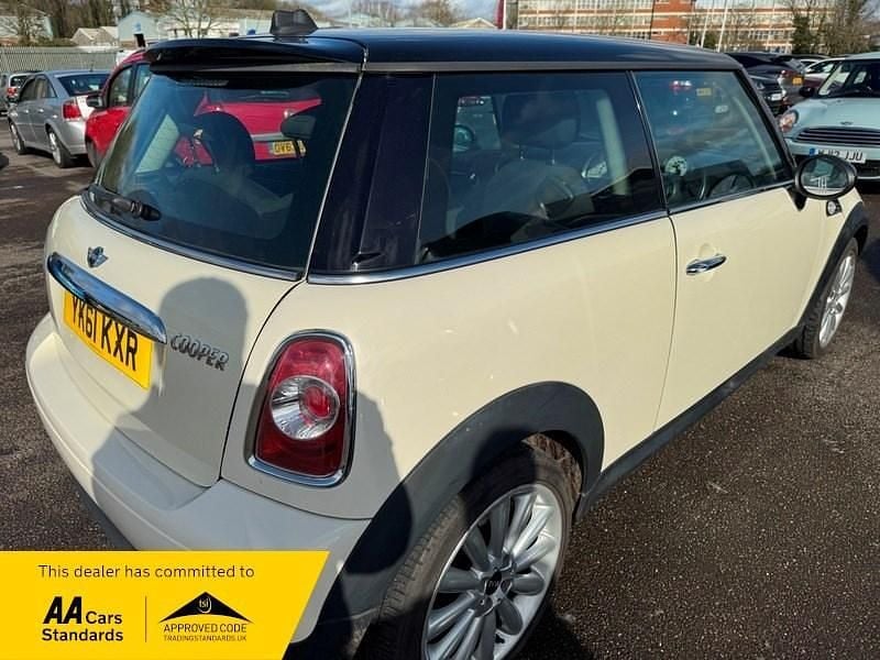 Begagnad Mini Cooper 2011 Vit Halvkombi