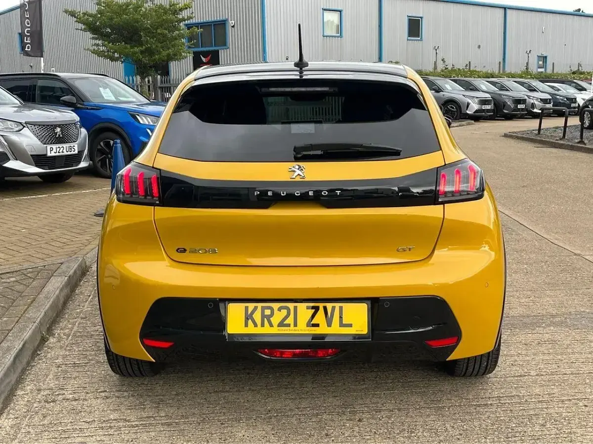 Used Peugeot e-208 GT 98 kW (134 HP) 2021 Yellow Hatchback