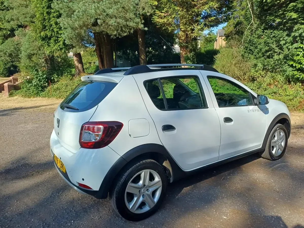 Used Dacia Sandero Lauréate 2016 White Hatchback
