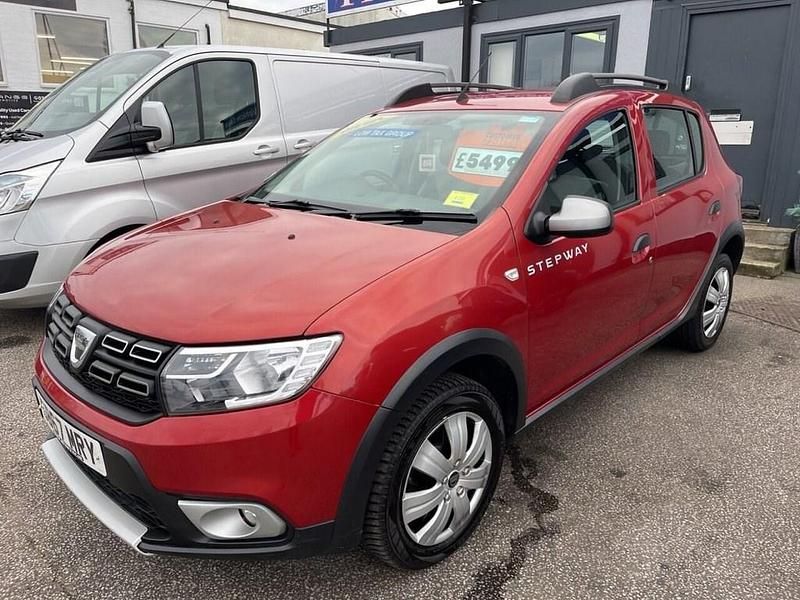 Used Dacia Sandero Ambiance 90 HP (66 kW) 2017 Red Hatchback