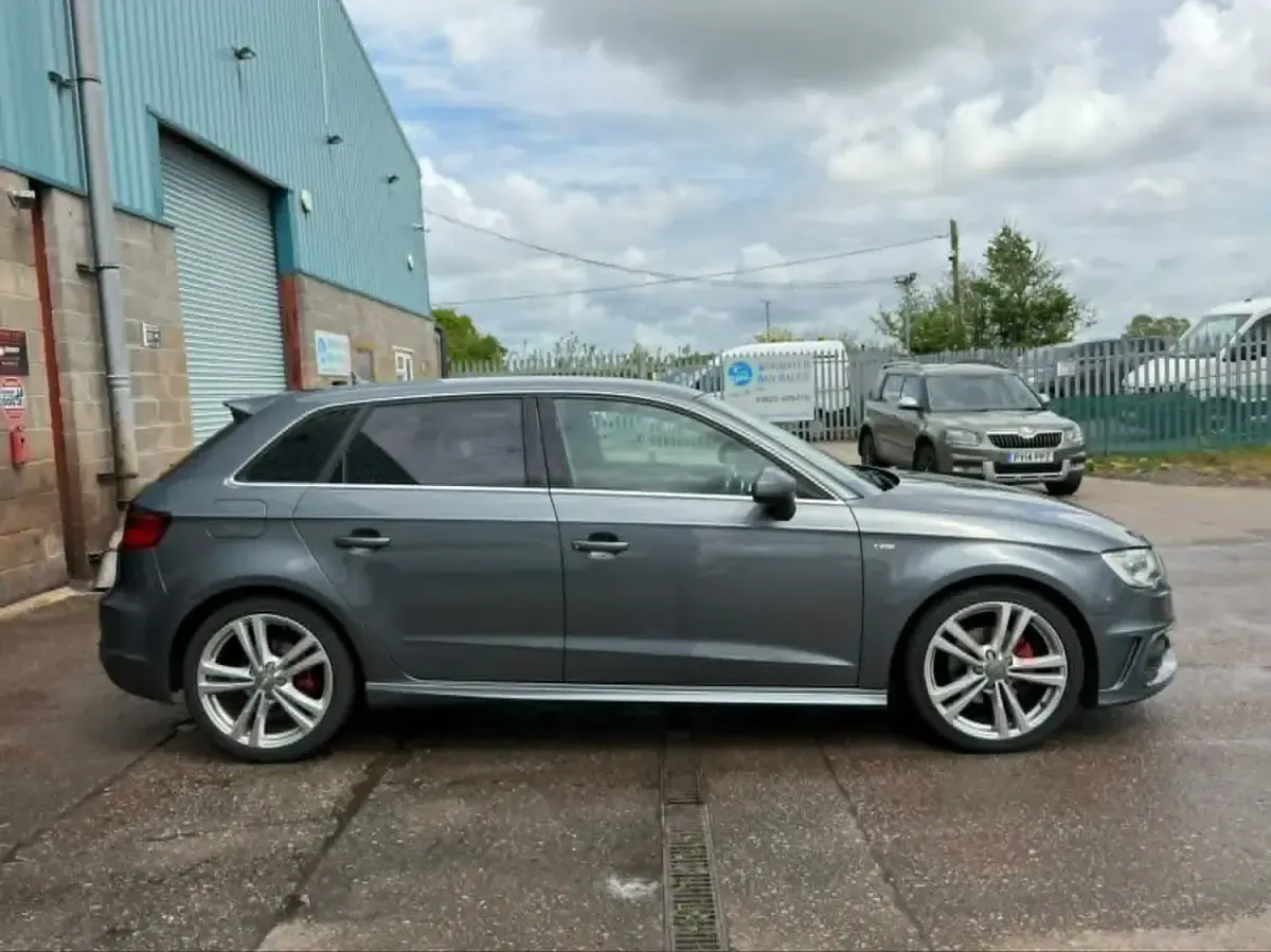 Używany Audi A3 S-Line 148 KM (108 kW) 2014 Szary Hatchback