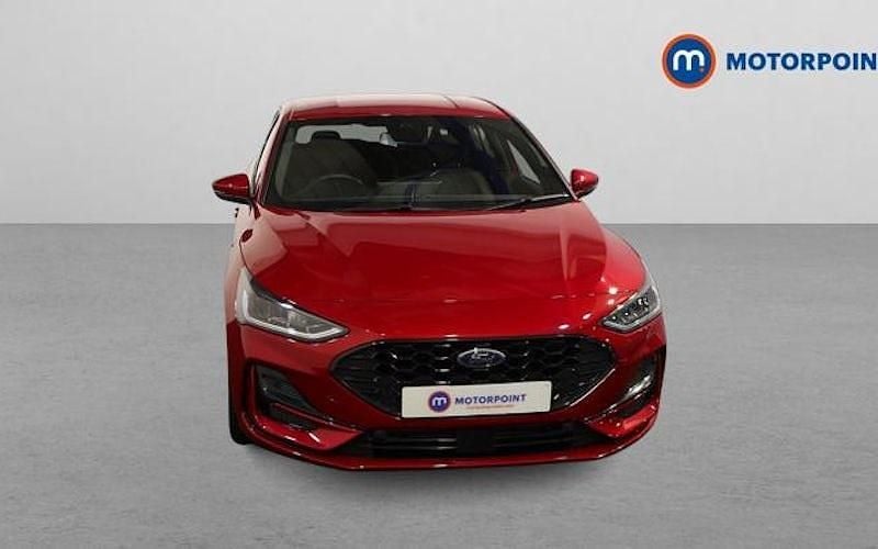 Used Ford Focus ST-Line 125 HP (91 kW) 2024 Red Hatchback