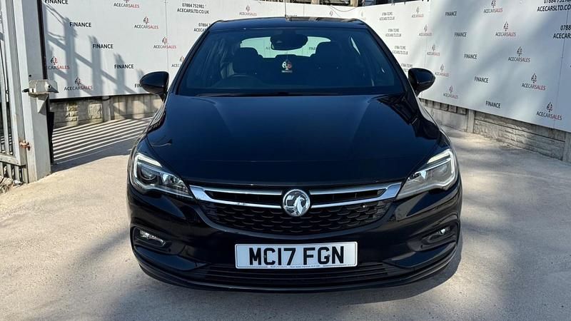 Used Vauxhall Astra SRi 150 HP (110 kW) 2017 Black Hatchback