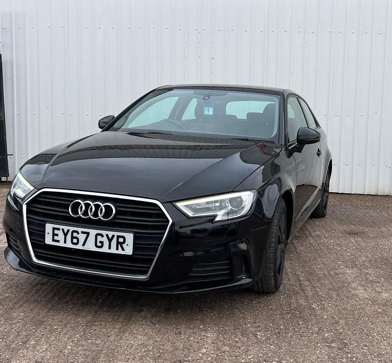 Używany Audi A3 Sport 2017 Czarny Hatchback