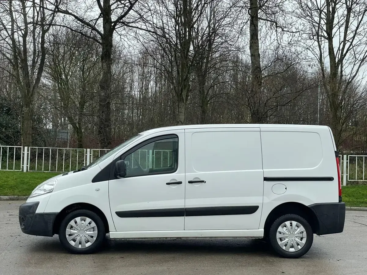 Używany Peugeot Expert 90 KM (66 kW) 2014 Biały Van