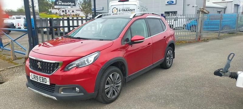 Begagnad Peugeot 2008 Allure Premium 2019 Röd SUV