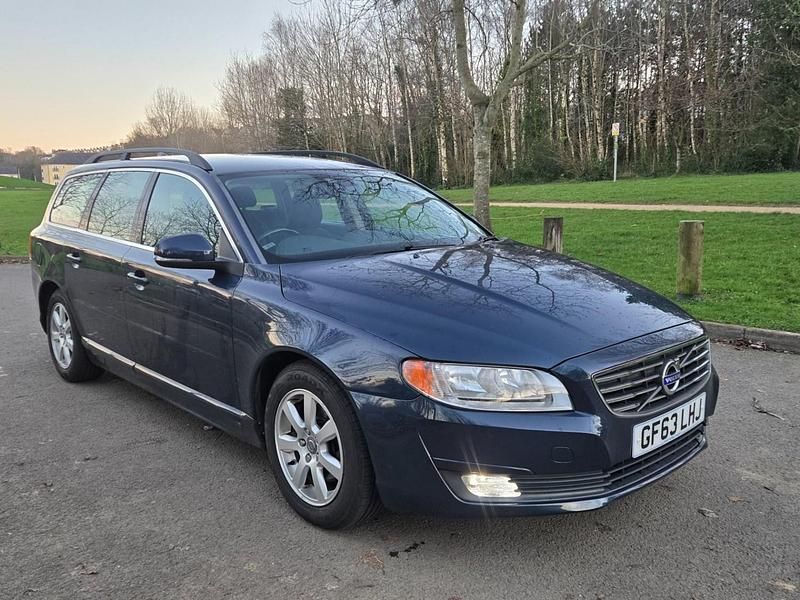Used Volvo V70 Business Edition 115 HP (84 kW) 2014 Blue Estate
