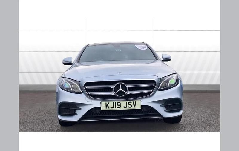 Begagnad Mercedes E350 AMG Line Premium 254 HK (186 kW) 2019 Silver Sedan
