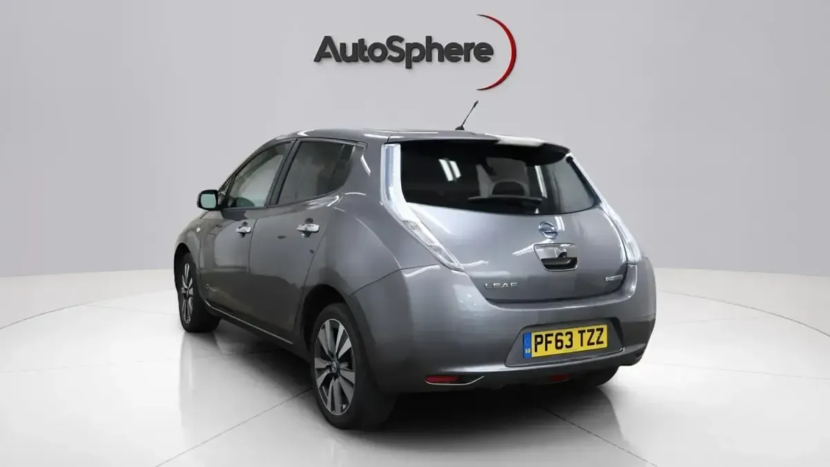 Usado Nissan Leaf Tekna 80 kW (109 HP) 2014 Cinzento Citadino