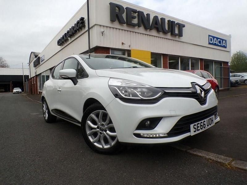Used Renault Clio IV Dynamique 75 HP (55 kW) 2017 White Hatchback