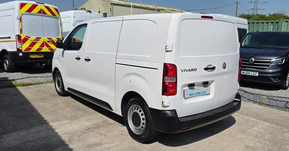 Used Vauxhall Vivaro Edition 100 HP (73 kW) 2021 White MPV