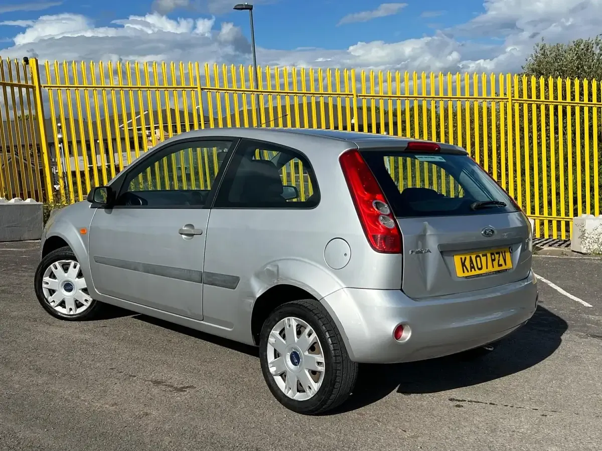 Used Ford Fiesta Style 75 HP (55 kW) 2007 Silver Hatchback