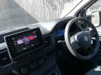 New Renault Trafic 2025 Solid  glacier white MPV