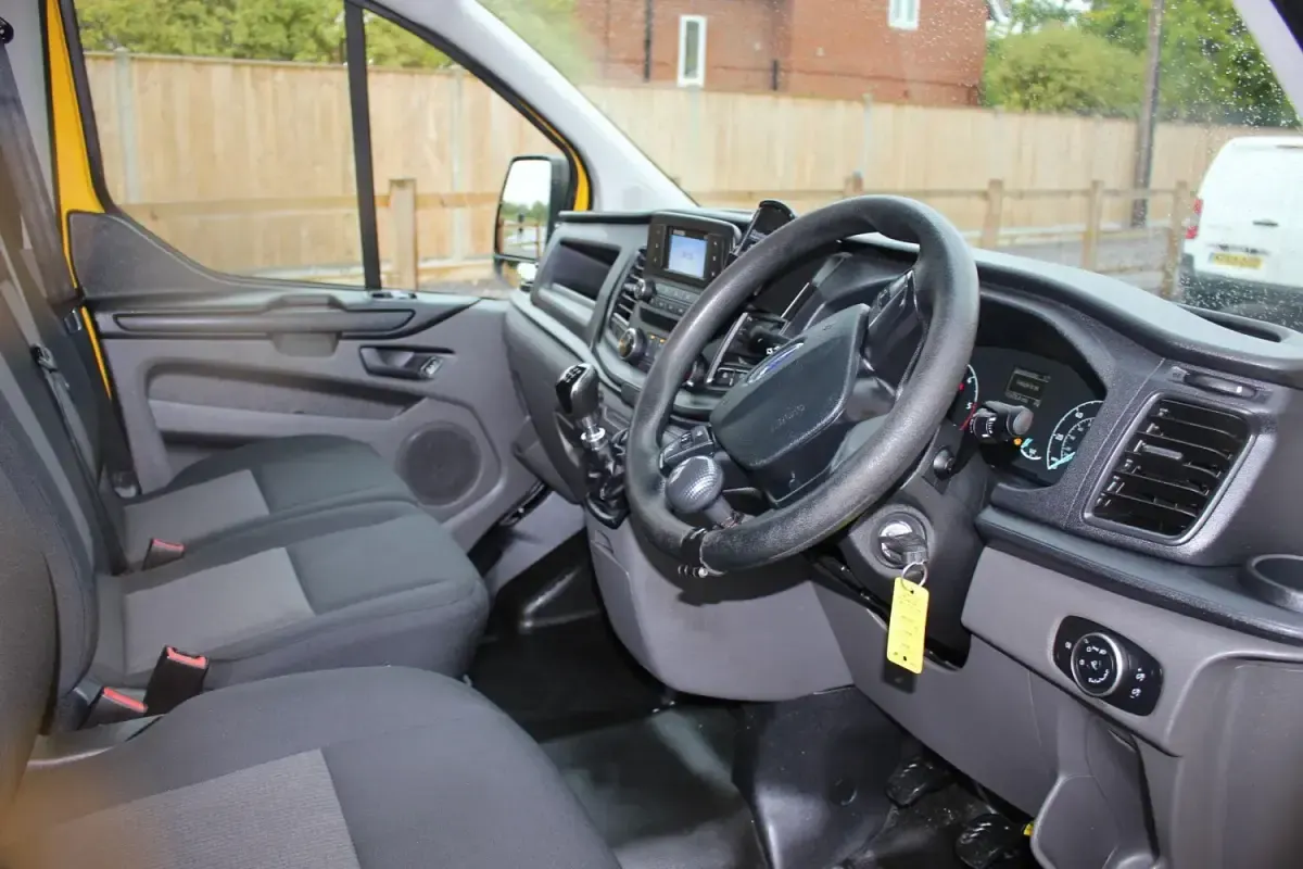 Käytetty Ford Transit Custom S 130 HP (95 kW) 2021 Keltainen Van