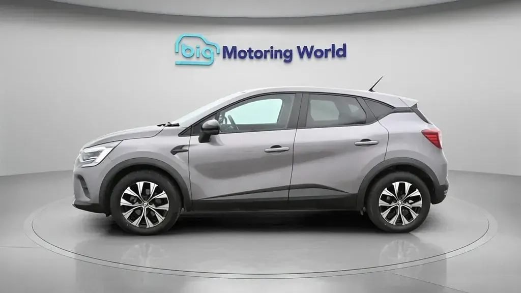 Begagnad Renault Captur Evolution 145 HK (106 kW) 2023 Grå SUV