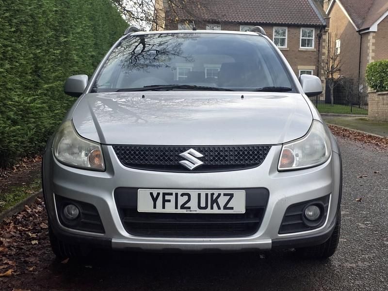 Used Suzuki SX4 SZ5 120 HP (88 kW) 2012 Silver SUV