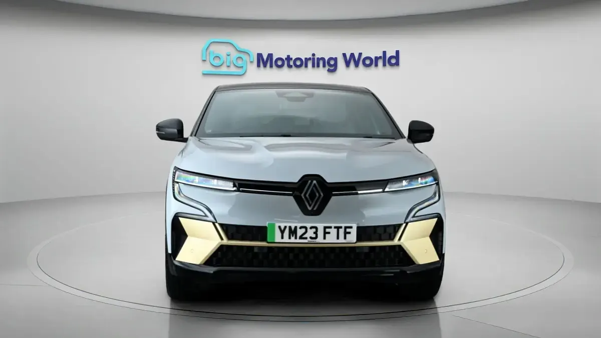 Used Renault Megane E-Tech Iconic 161 kW (220 HP) 2023 Grey/black Hatchback