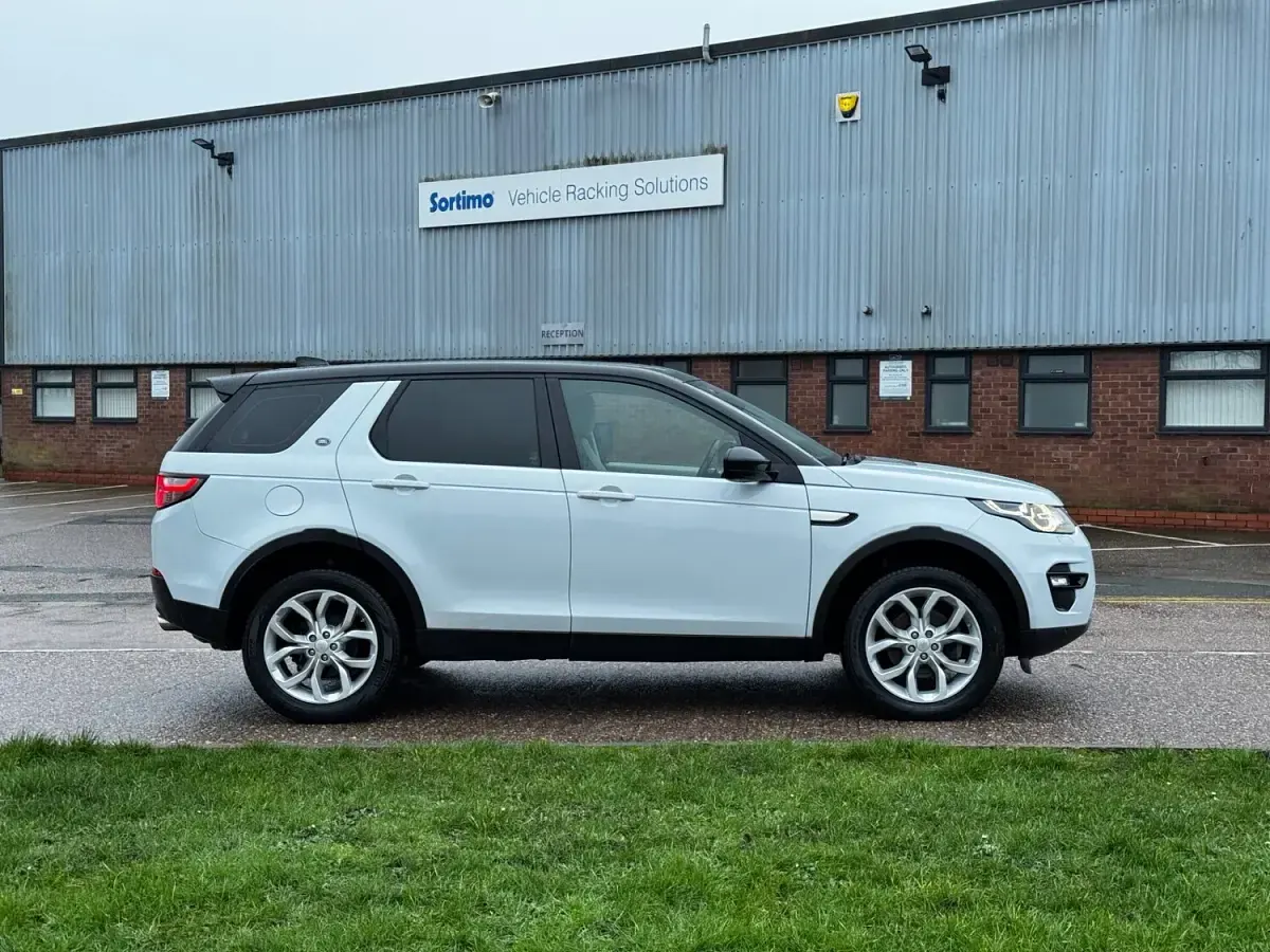 Used Land Rover Discovery 4 HSE 2016 White SUV