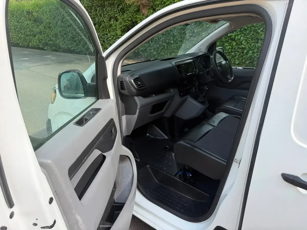 Used Peugeot Expert 2017 White Van