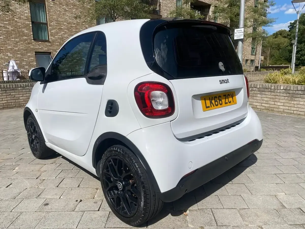 Used Smart ForTwo Coupé 71 HP (52 kW) 2016 White Coupe