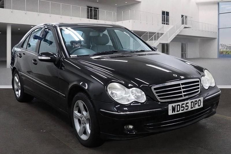 Begagnad Mercedes C220 Avantgarde 2005 Svart Sedan