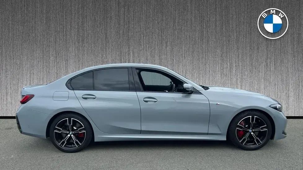 Usado BMW 320 M Sport 181 HP (133 kW) 2025 Cinzento Sedan