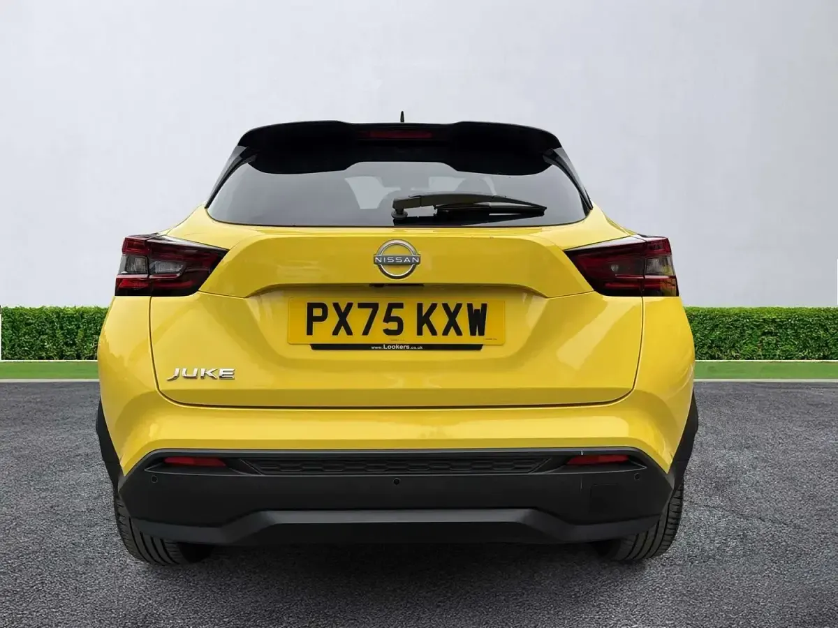 Used Nissan Juke N-Connecta 114 HP (83 kW) 2025 Yellow SUV