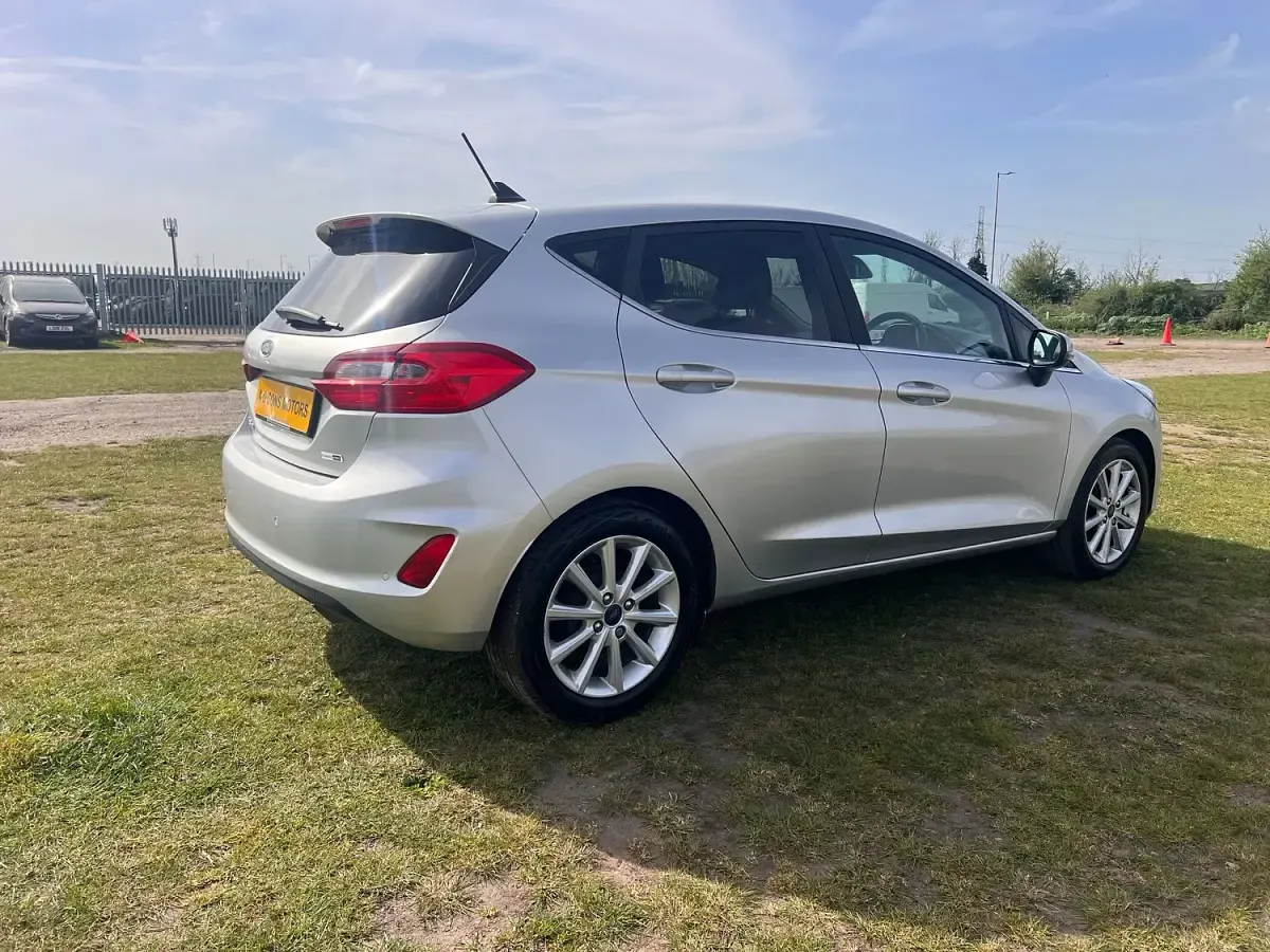 Used Ford Fiesta Titanium 125 HP (91 kW) 2021 Silver Hatchback