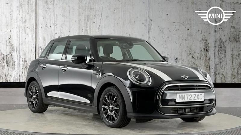 Używany Mini Cooper Classic 134 KM (98 kW) 2023 Czarny Hatchback