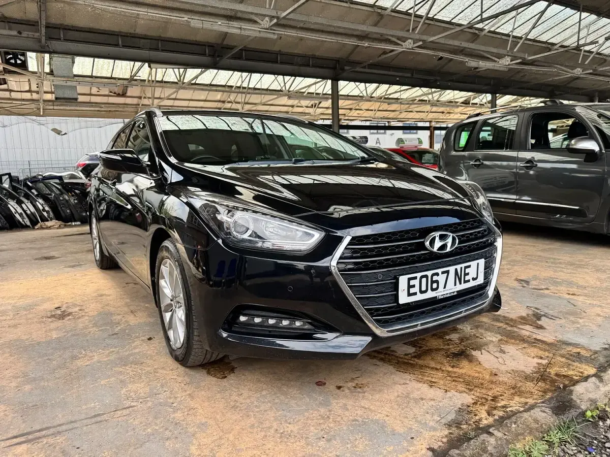 Used Hyundai i40 SE 141 HP (103 kW) 2017 Black Estate