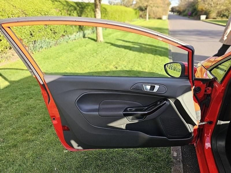 Used Ford Fiesta Zetec 2013 Red Hatchback