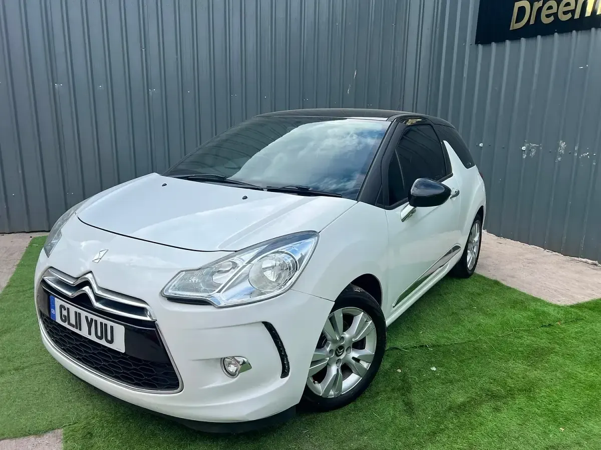 Used Citroën DS3 120 HP (88 kW) 2011 White Hatchback