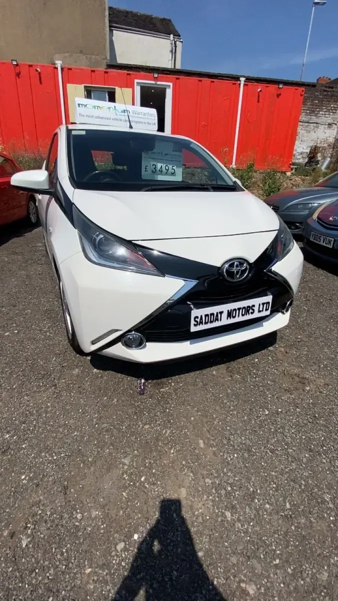 Used Toyota Aygo x-press 68 HP (50 kW) 2014 White Hatchback