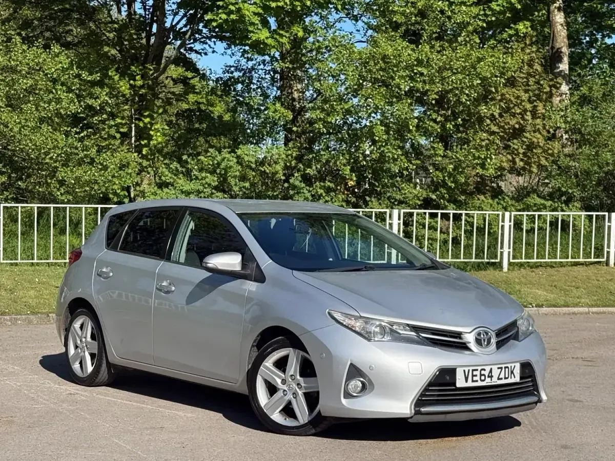 Usado Toyota Auris 2014 Prateado Citadino