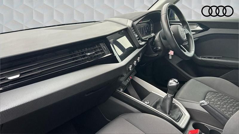 Used Audi A1 Sportback Sport 110 HP (80 kW) 2023 Navarra blue Hatchback