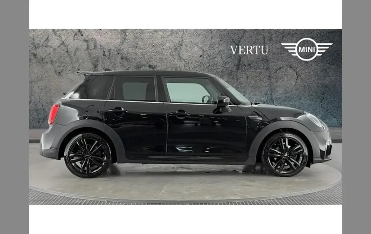 Used Mini Cooper Hatch 136 HP (100 kW) 2024 Black Hatchback