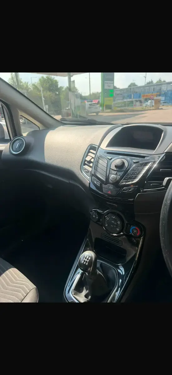Used Ford Fiesta Zetec 75 HP (55 kW) 2013 Silver Hatchback