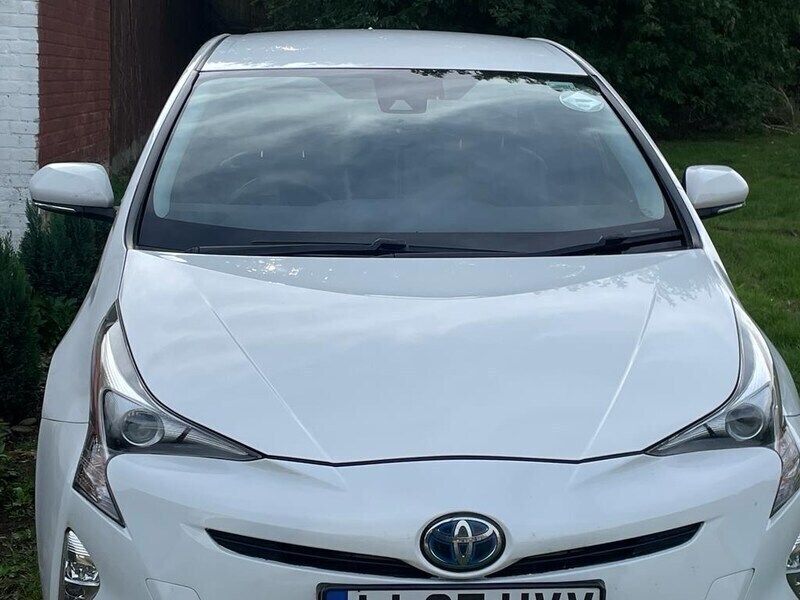 White Used 2017 Toyota Prius Active Hatchback | £10,399 (Fair price) - Image 1/4