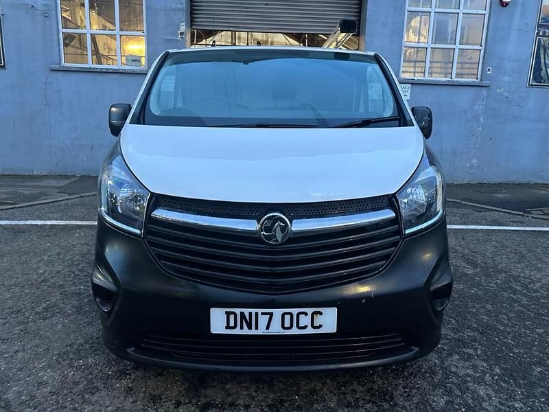 White Used 2017 Vauxhall Vivaro MPV | £3,999 (Super price) - Image 1/4